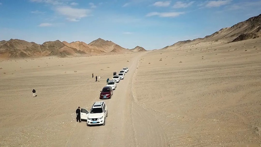 2.5L排量开出了6.3L油耗 还横穿无人区！这SUV杠杠的