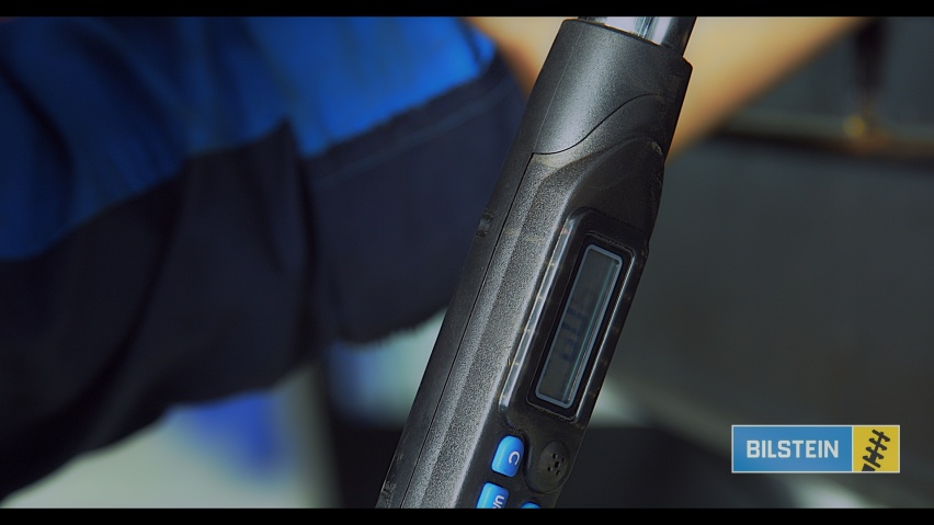 宝马X3更换倍适登B4四轮减震器