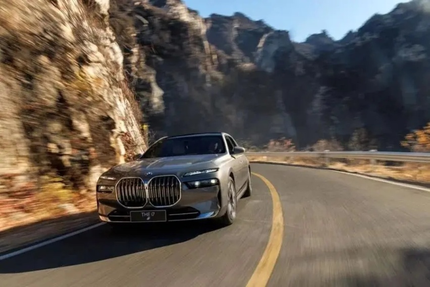 【e汽车】“最强BMW i7”强在哪？只有试了才知道