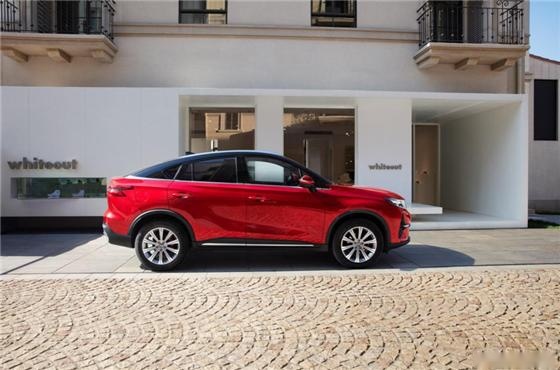 冯兴亚直播带货首秀，传祺GS4 COUPE 上市，13.68万元起，心动