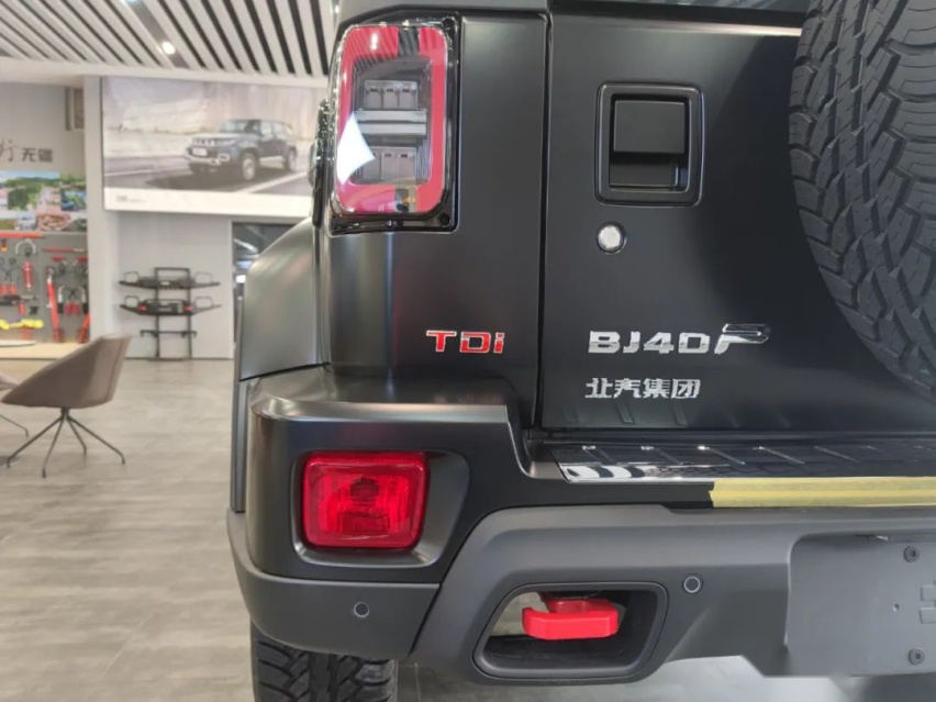 油耗仅8.5L，BJ40打出柴油牌，抢坦克300生意？