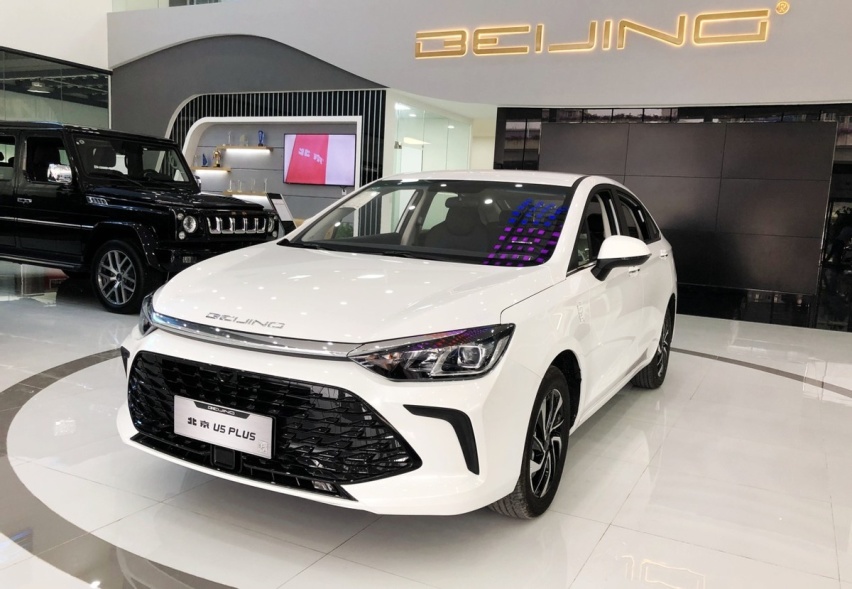第一台车该怎样？实拍北京U5 PLUS，有牌面的自主家轿