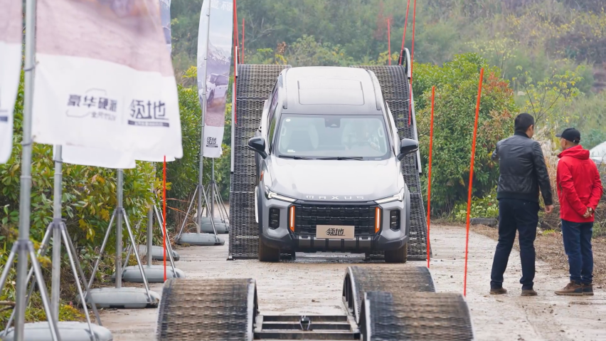 20-200w的越野SUV 性能PK：驼峰桥&交叉轴测试，牧马人排最后