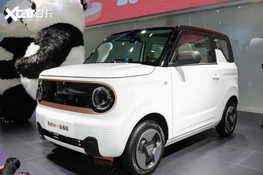 吉利全新四座纯电车来了,续航200km 快充,带全景天幕,售5.58万