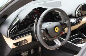 放弃炫技，回归驾驶：法拉利回归实体按键