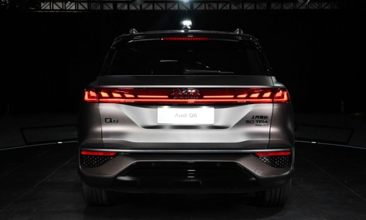 长度赶超奥迪Q7、宝马X5，提供6/7座椅布局，奥迪Q6发出真香警告