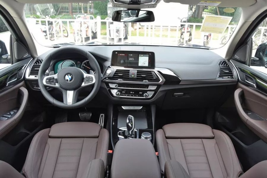 同属豪华中型SUV，全新路虎揽胜极光对比宝马X3，谁更值得买