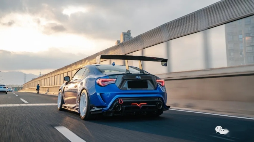 改装清单远超18cm的斯巴鲁BRZ，试遍OHLINS、ARAGOSTA