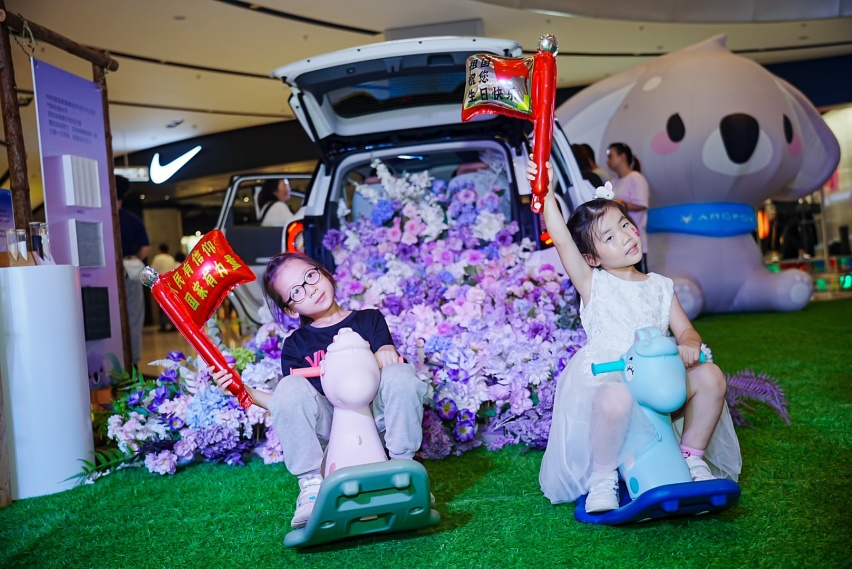 打卡全球首款智能亲子车---极狐考拉