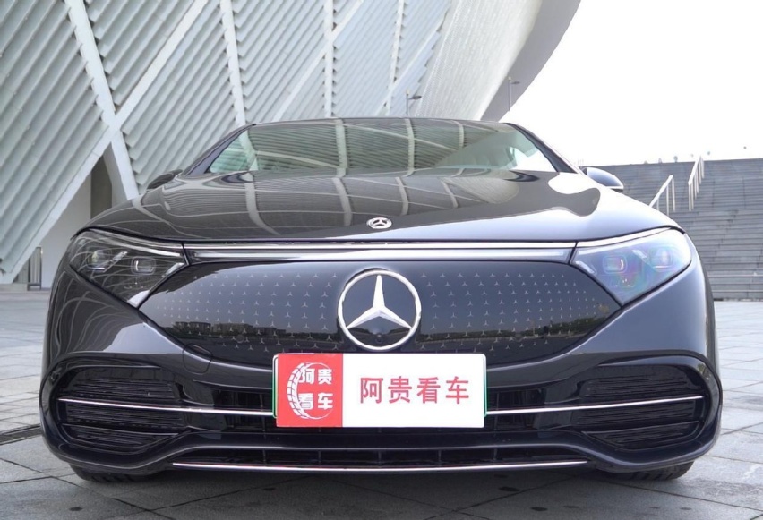实拍奔驰EQS，售价超100万元的纯电轿车，开起来什么感觉？