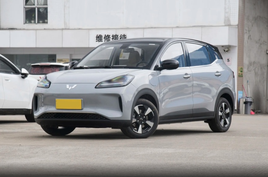 五菱缤果PLUS到店体验：售7.58万起，标配102马力，值得入手吗？