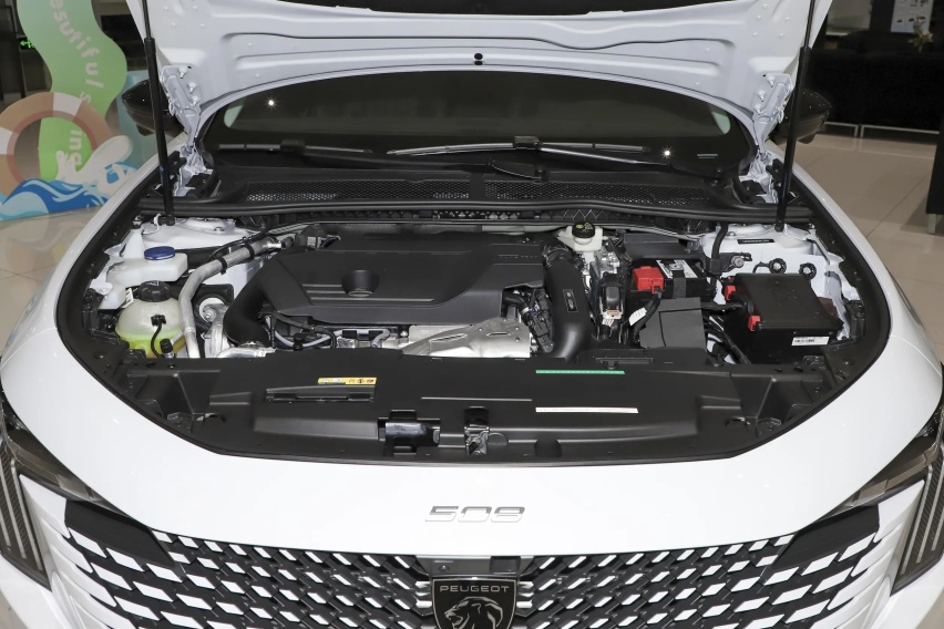 16.37万起售，搭1.8T+8AT，入门即旗舰，新标致508L值得入