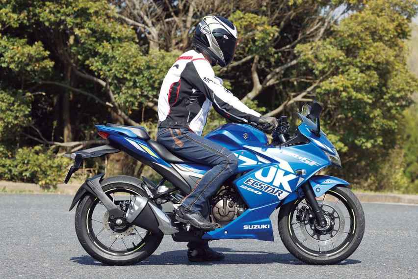 铃木Gixxer SF250街跑摩托，最大26马力，车身更轻操控更好