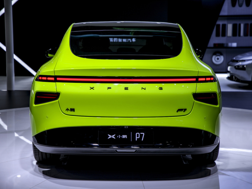 比特斯拉Model3大一圈，配鹏翼门+智能音乐座舱，售价23.99万起