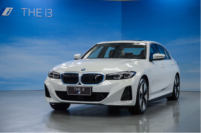 續航526公里,百公里加速6.2秒,國產全新寶馬i3 34.99萬起售 續航526公里,百公里加速6.2秒,國產全新寶馬i3 34.99萬起售