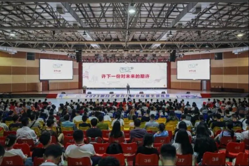 比亚迪与年轻人的对话火了｜坚持热爱是最重要的营养