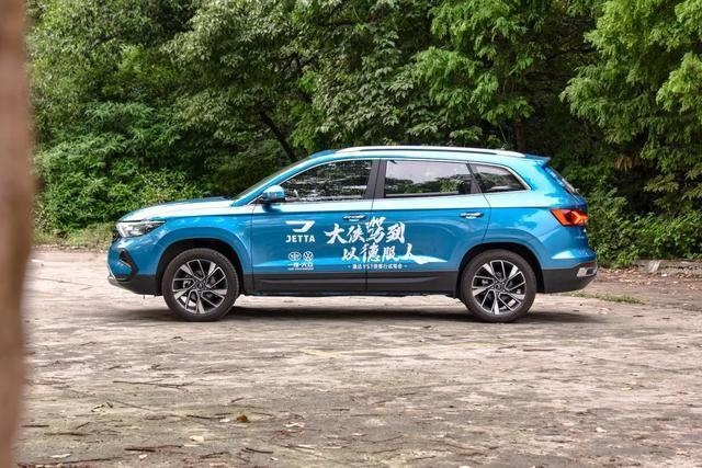 顶配不到14万的中型SUV！全系LED灯+全景天窗，值了！
