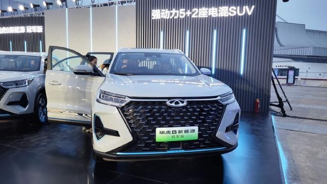 瑞虎8家族冠军版双车上市，12.69万元起，冠军之路才开始