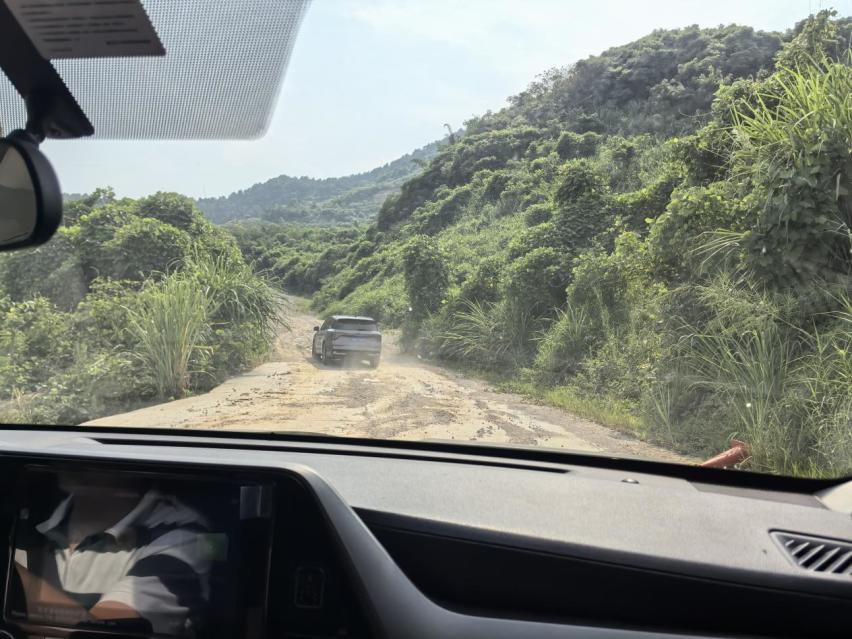 24款提车刚一周，跟朋友去山顶露营基地一览山城风光