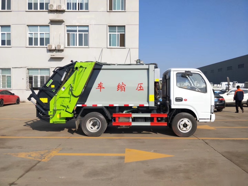 东风多利卡6方压缩式垃圾车 国五后挂桶式垃圾车图片