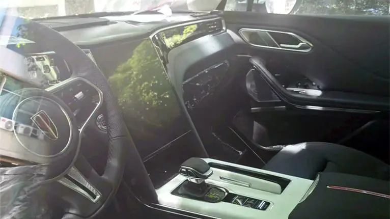红旗HS6内饰谍照曝光、丰田世纪将推SUV …