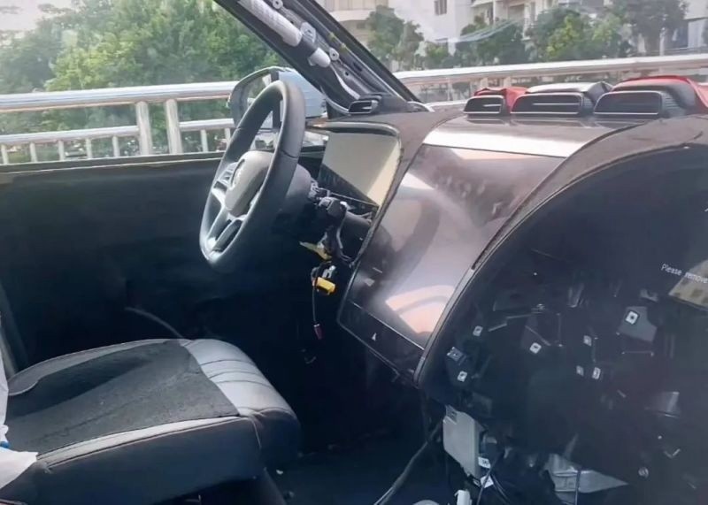 比亚迪越野车内饰曝光，华为加持，80万起步，挑战路虎卫士？