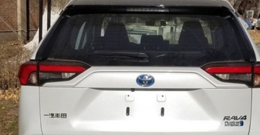 RAV4插混版实车曝光，306马力油耗仅1.1L，吐槽开始