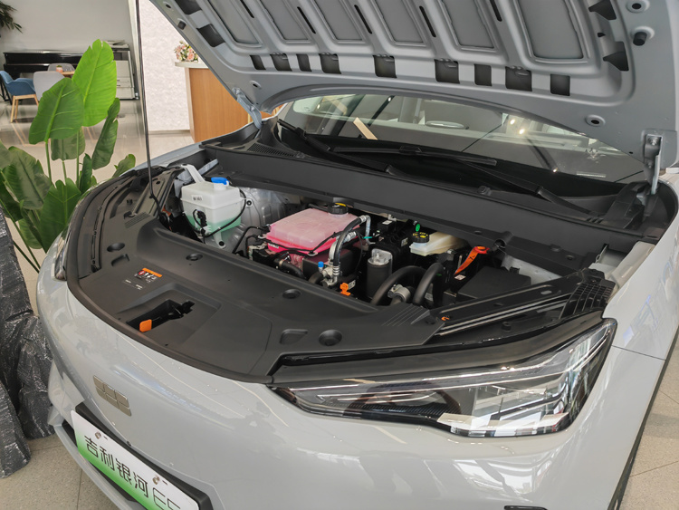 紧凑型纯电SUV 体验吉利银河E5