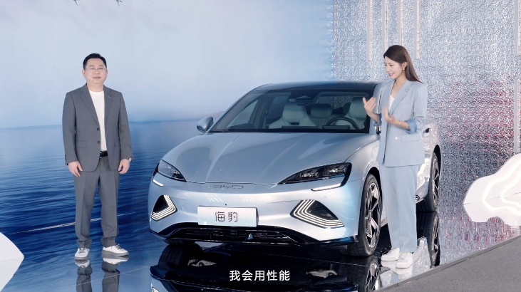21.28万元起，比亚迪海豹开启预售，还买Model 3么？
