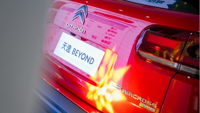 天逸BEYOND有多火？看车的人挤满4S店，雪铁龙的光辉岁月回来了