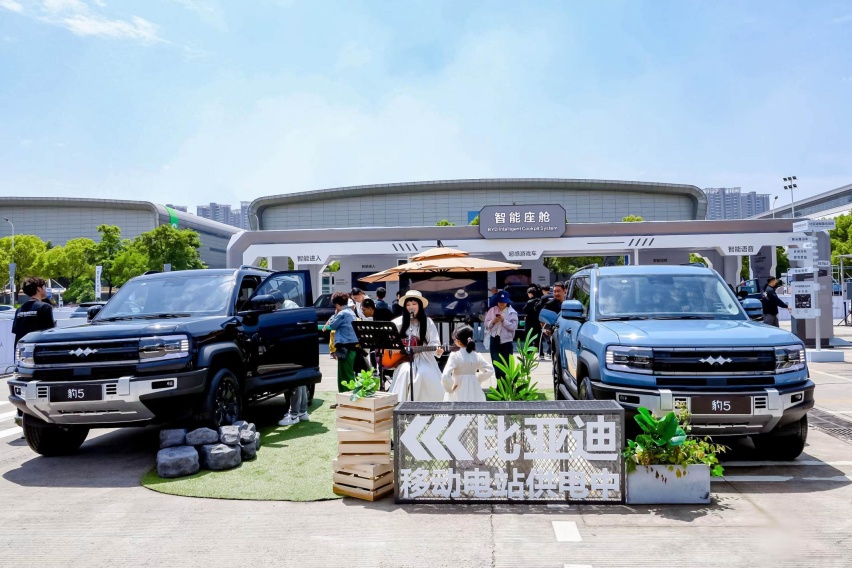 “360度原地调头”、“窄道通行”比亚迪黑科技亮相合肥五一车展