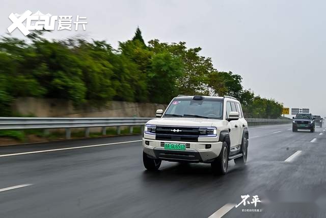 方程豹豹8豹5闪充版郑州上市,开启3分钟换胎时代