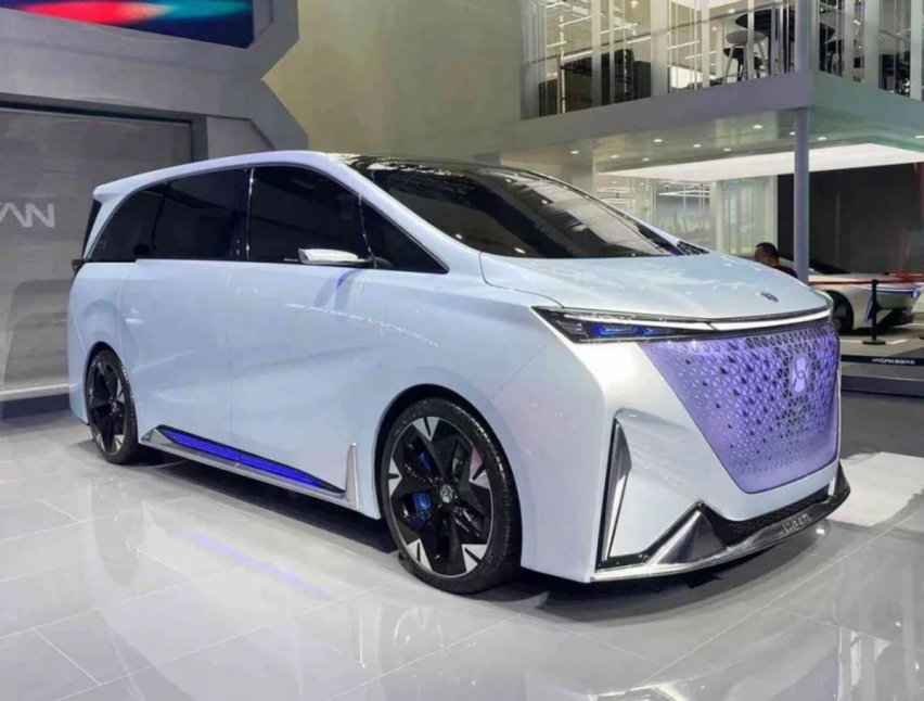 比亚迪岚图BBA为何杀入纯电MPV，他们比埃尔法、GL8更值得期待吗？