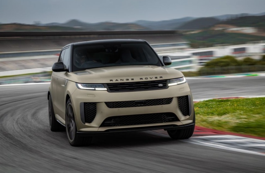 2024款揽胜运动版SV，8活塞碳陶瓷刹车，23英寸碳纤维轮毂