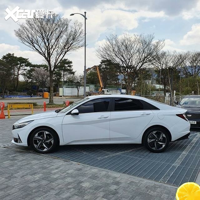 丰田雷凌以价换量，搭载1.2T和1.8L，不用老盯着高尔夫