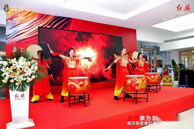 五岳泰为首 红旗遍九州| 武汉岳宏泰红旗体验中心开业啦！