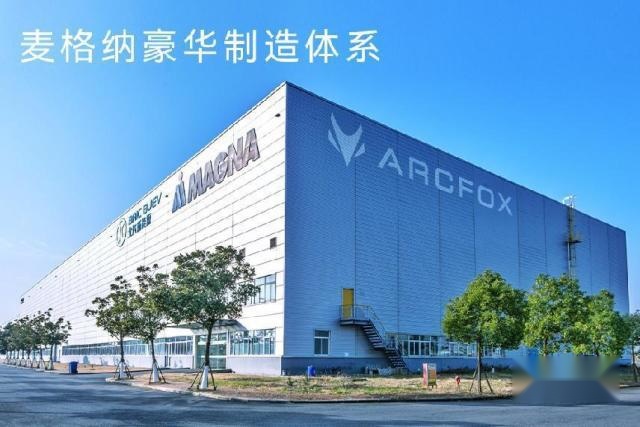 谁才是六边形战士：“全优生”极狐阿尔法T5 vs“卷王”零跑C11