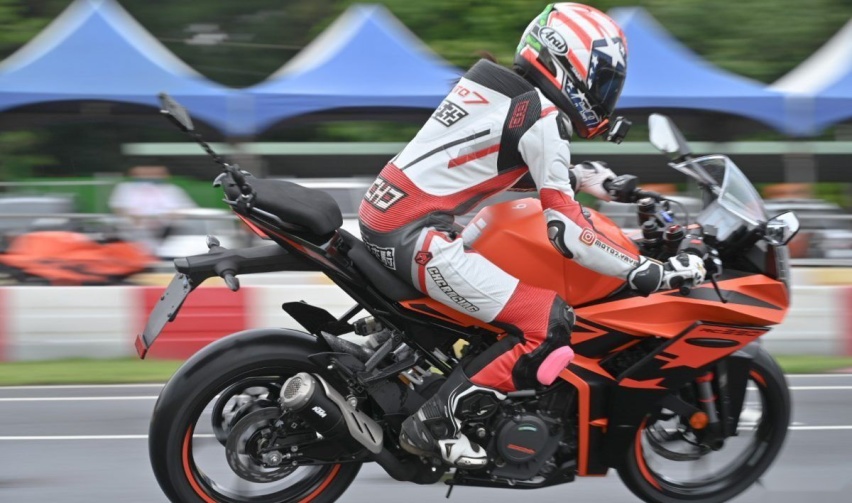 KTM RC390 vs同级仿赛，车型规格集评
