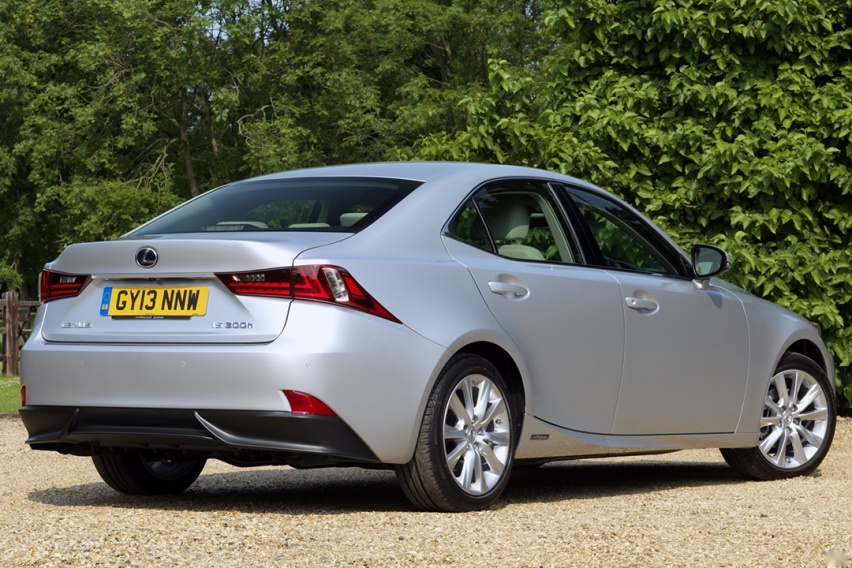 lexus_is_300h_uk-spec_7.jpg