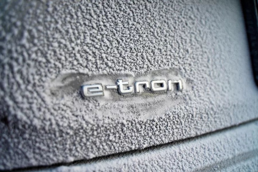 实力不输特斯拉，冰雪试驾奥迪首款纯电SUV e-tron！