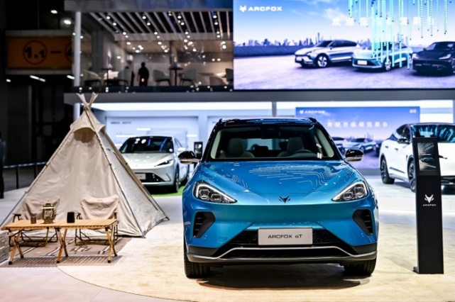 尽展极致科技之美！极狐全系车型登陆2022广州车展