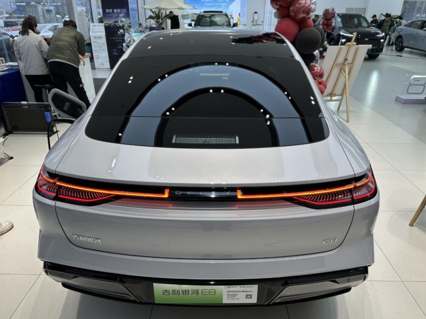 2024款银河E8，MEMS固态激光雷达，8295芯片，自带无人机