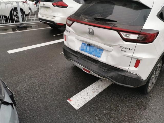 吉利在不在吹?看博越前后被日系车夹击碰撞安全性如何