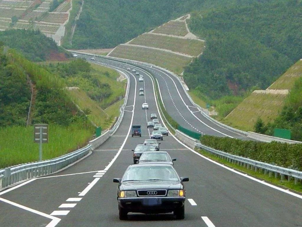 长途开车怎么做才不累？做好这两点保您旅途无忧