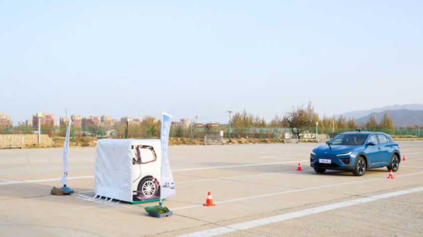 15万内家用纯电SUV,哪吒X能否挑战行业标杆比亚迪元PLUS?