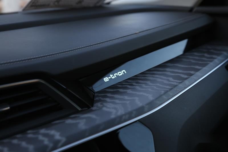 贴近燃油车的行驶品质，试驾奥迪e-tron Sportback