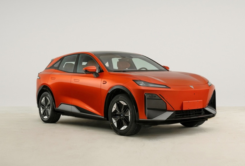 再等等，长安版“特斯拉Model Y”来了，轴距2米9，可加油可充电
