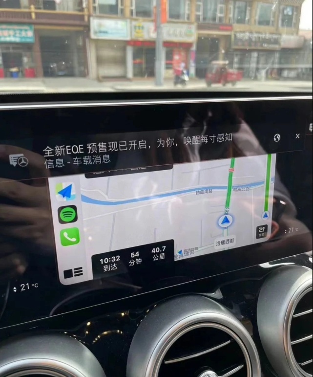 汽车开机弹广告，网友：刹车弹广告更有意思！