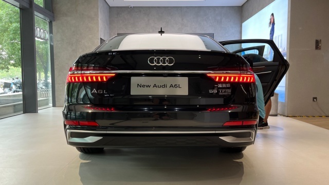 新奥迪A6L：2.0T养车要花3.6万/年，比宝马5系贵1千？