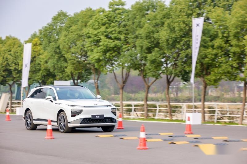 小鹏G9全能体验：超快充全智能，30万级全面优秀的实力SUV